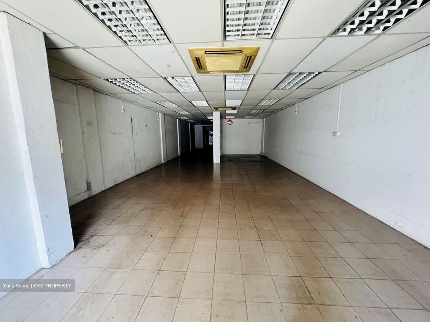 Sims Avenue (D14), Retail #579069041